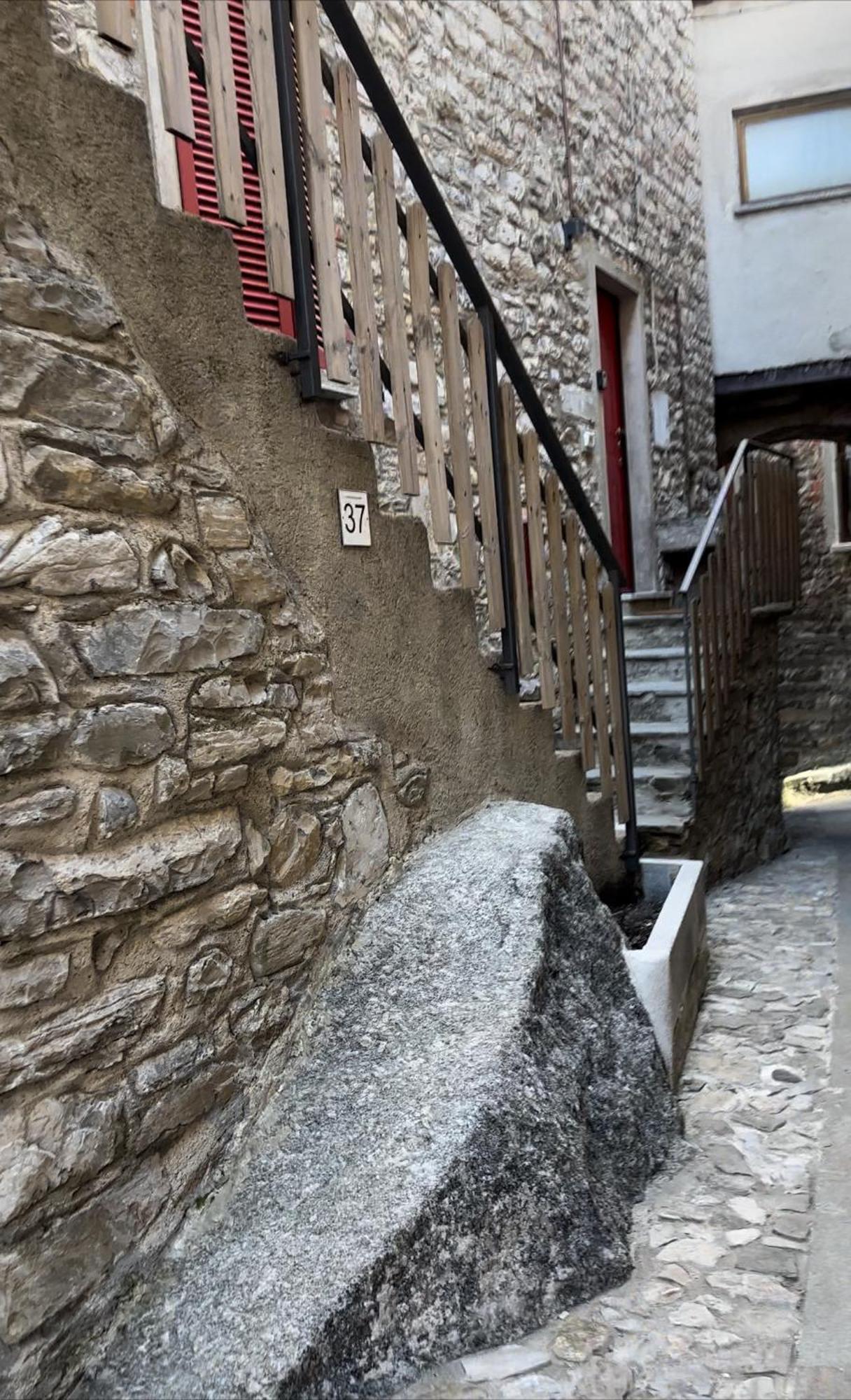 New Stone House Lake View - 1 Лезено Экстерьер фото